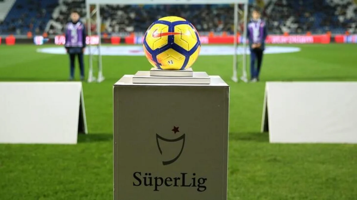 KİV: Türkiyə Superliqası təxirə salındı