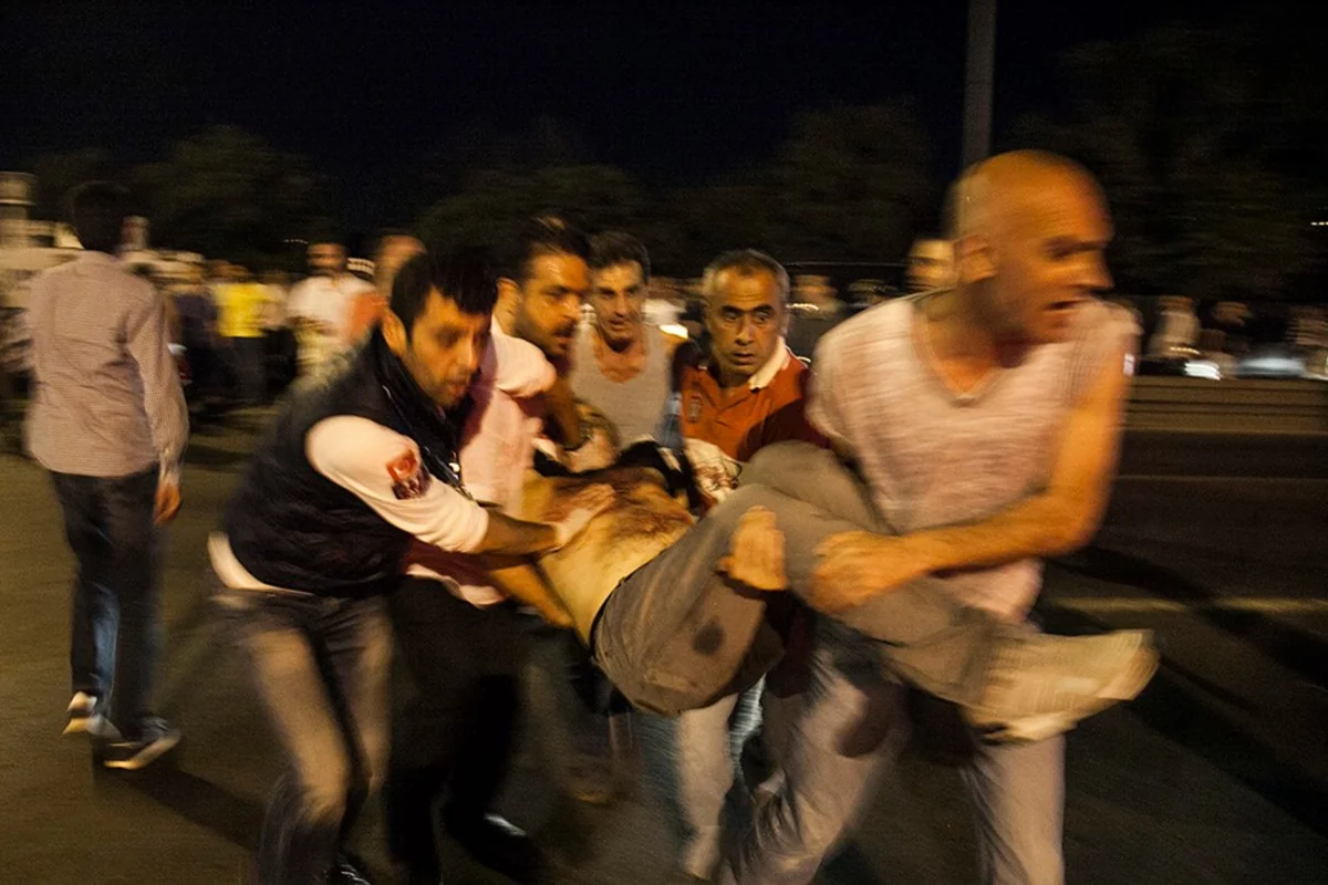 Türkiyədə ötən gecə yaşananlar - FOTOREPORTAJ