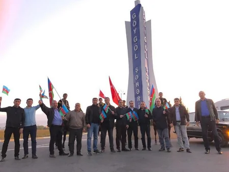 Parlament jurnalistləri cəbhə bölgəsində bayraq aksiyası keçiriblər - FOTOREPORTAJ