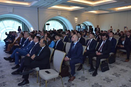 Xarici diplomatlar Azərbaycanın turizm imkanları haqqında məlumatlandırılıb