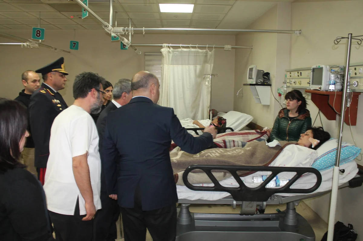Azərbaycanın hökumət rəsmiləri İğdırdakı qəzada yaralanan ölkə vətəndaşlarını ziyarət ediblər