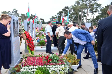 Xətaidə şəhidlərin xatirə löhvələrinin açılış mərasimi keçirilib