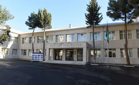 Prezident İlham Əliyev Bakıdakı 247 nömrəli məktəbdə əsaslı təmirdən sonra yaradılan şəraitlə tanış olub