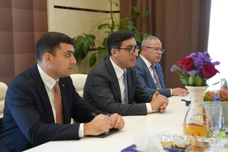 Fərid Qayıbov Macarıstanın müdafiə nazirini qəbul edib