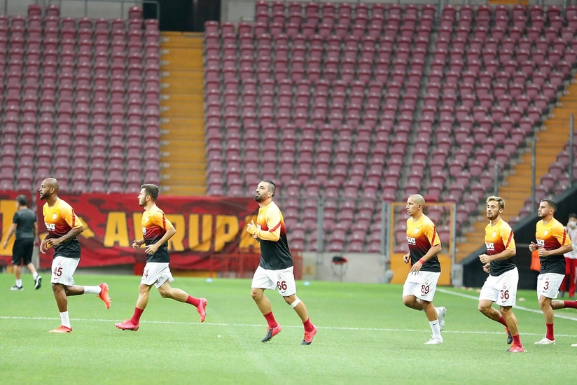 Qalatasaray Neftçi ilə oyuna hazırlaşır