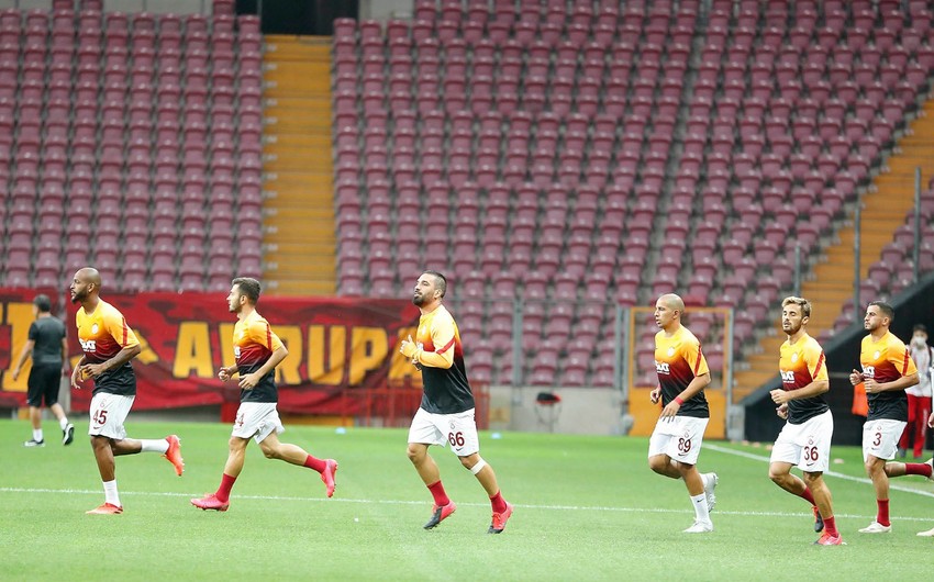 Qalatasaray Neftçi ilə oyuna hazırlaşır 