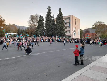 Qax və Oğuzda Zəfər Günü ilə bağlı bayram konserti təşkil edilib