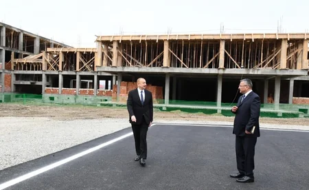 Prezident məcburi köçkünlər üçün binalarda tikinti işlərinin gedişi ilə tanış olub - YENİLƏNİB