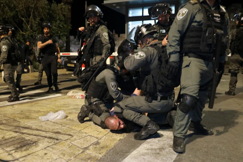 В Израиле мэр утратил контроль над городом и попросил ввести войска