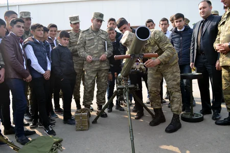 Hərbi hissədə məktəblilərin iştirakı ilə tədbir keçirilib