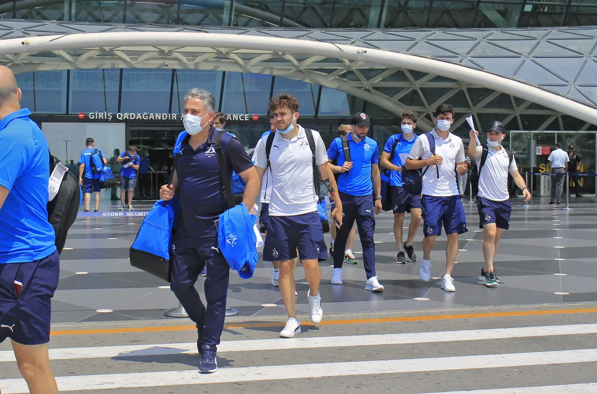 Neftçinin rəqibi Bakıya gəldi