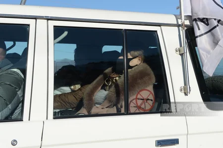 ICRC vehicles move freely on Khankandi-Lachin road