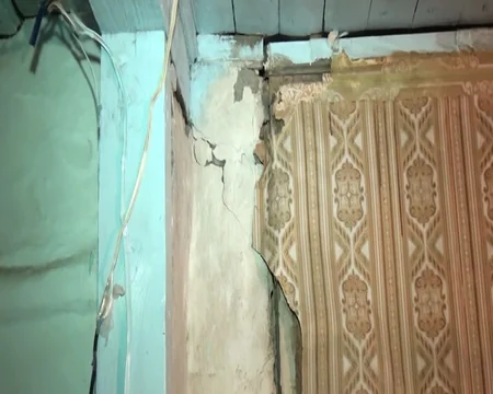 Ağdaşda tibb müəssisəsinin binası bərbad vəziyyətə düşüb, pasiyentlər üçün təhlükəli vəziyyət yaranıb
