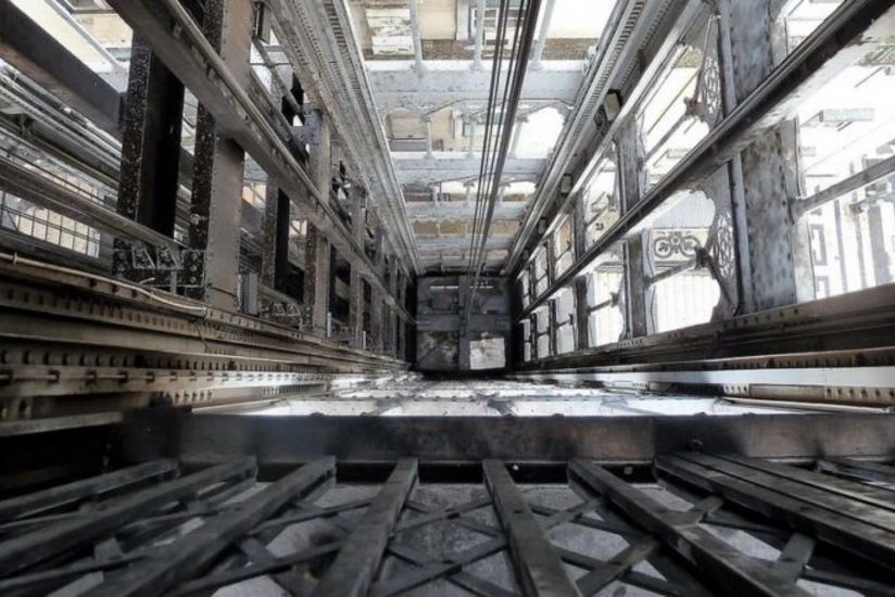 Prokurorluq: Bakıda çoxmərtəbəli binada liftin qırılması ilə bağlı araşdırma aparılır