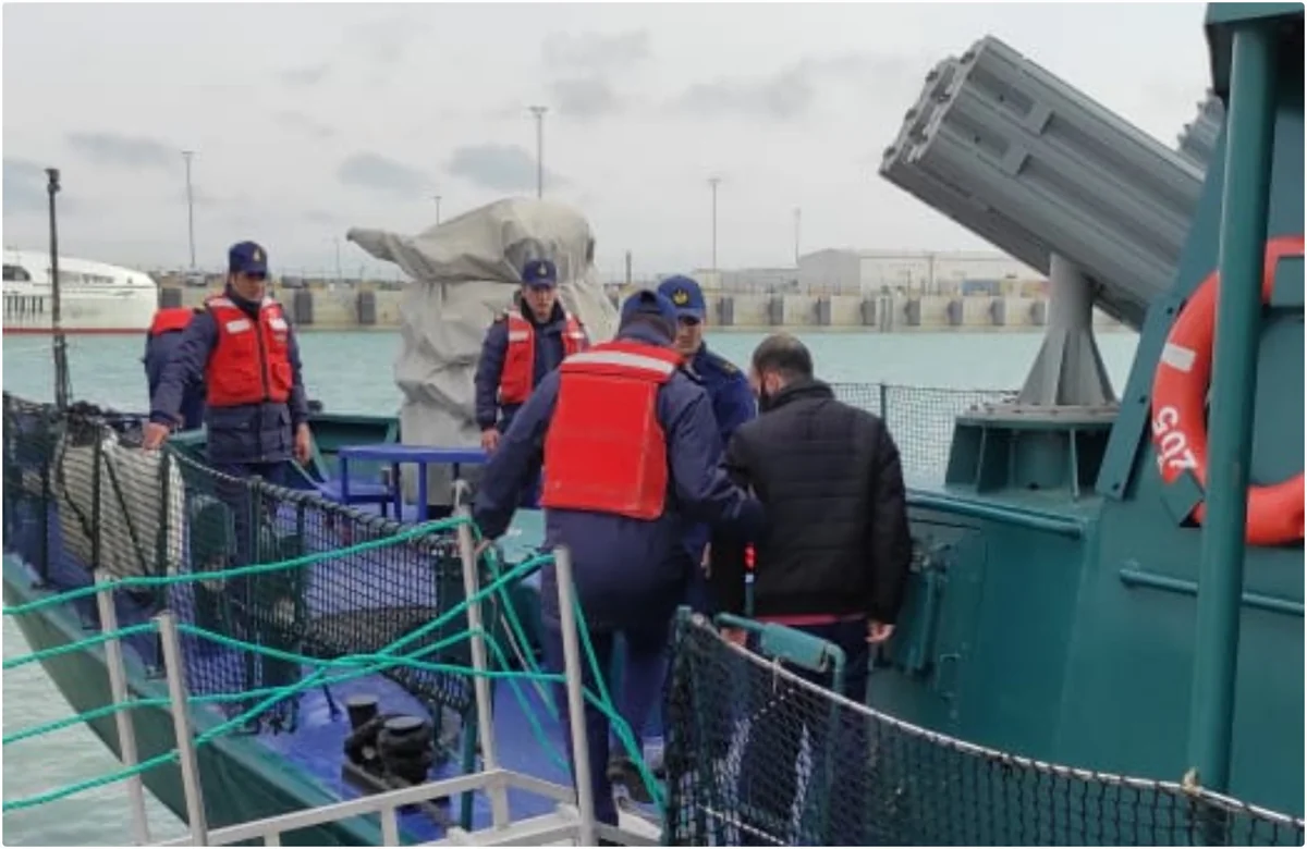 Səhhəti pisləşən gəmi kapitanının köməkçisi dənizdən təxliyə edilib