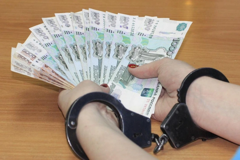 Azərbaycan vətəndaşı Rusiyaya 3 milyon rubl keçirmək istəyərkən saxlanılıb