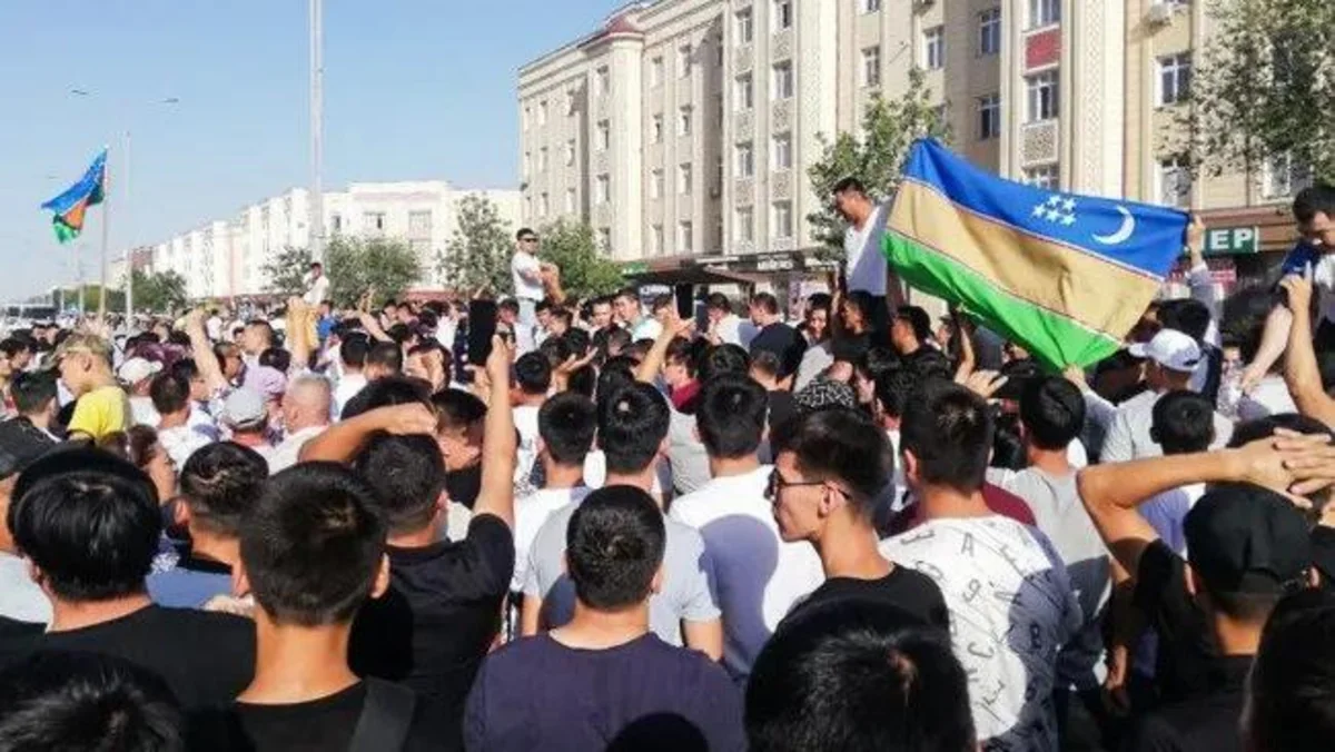 Özbəkistan Prezidenti Qaraqalpaqda fövqəladə vəziyyət rejimi tətbiq edib