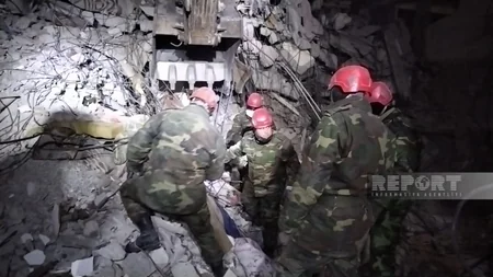Azərbaycanın xilasediciləri dağıntılar altından ana və azyaşlı qızının meyitini çıxarıb