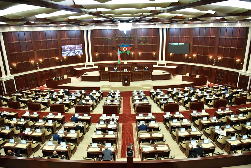 Milli Məclisin növbədənkənar sessiyasının plenar iclası keçirilir