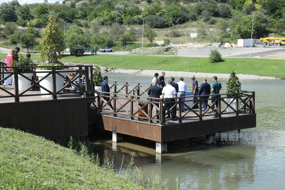 Xarici diplomatlar Həkəri çayına balıq buraxıblar