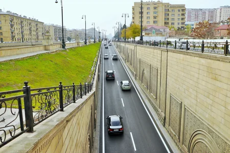 Bakıda iki ərazidə deformasiyaya uğramış örtük yenilənib