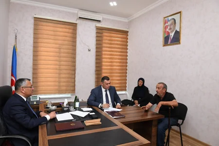 Dövlət Komitəsinin sədri vətəndaşları qəbul edib