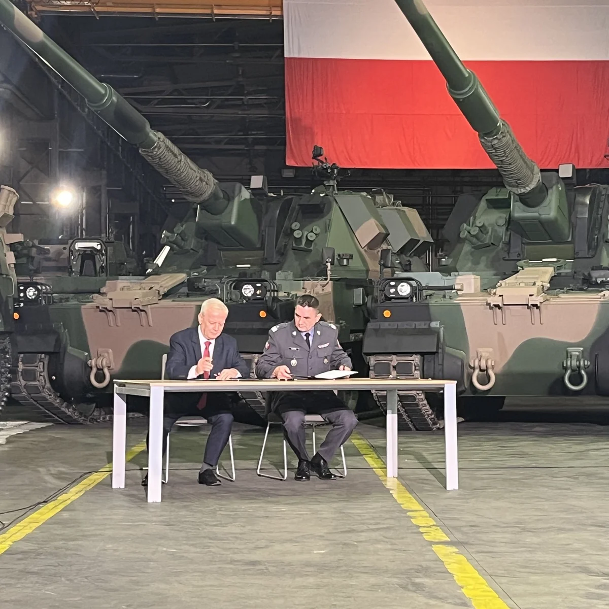 Polşa K9 haubitsası üçün 2 milyard dollara 250 müşayiət maşını alacaq