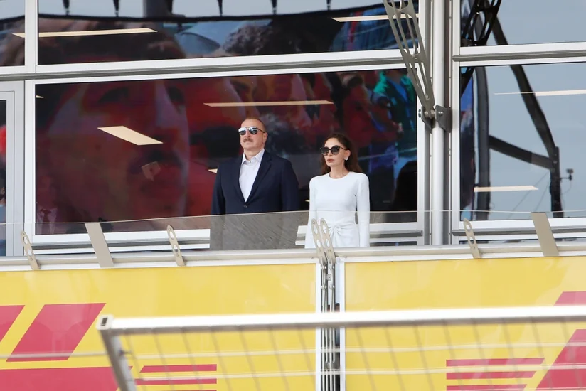 İlham Əliyev və Mehriban Əliyeva Formula 1 Azərbaycan Qran-Prisinin əsas yarışına baxıblar - YENİLƏNİB