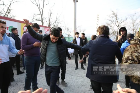 Участники акции протеста на дороге Шуша-Ханкенди исполнили азербайджанский танец Яллы