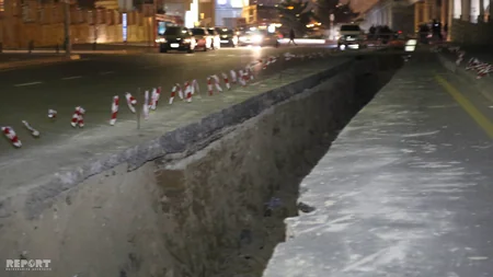 Bakıda avtomobil yol nişanının olmadığı quyuya düşüb - FOTO - VİDEO - YENİLƏNİB