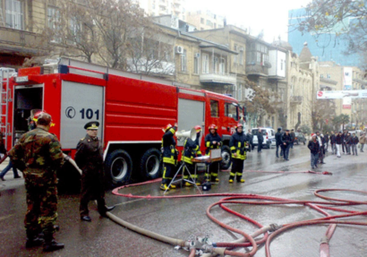 ​Binəqədi rayonunda ikimərtəbəli evdə yanğın olub
