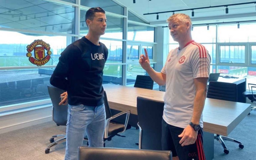 Ronaldo joins his first training session at Manchester United