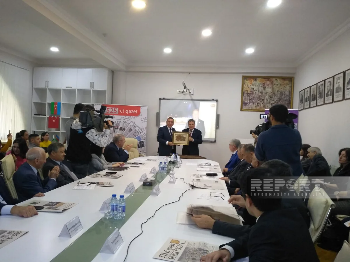 525-ci qəzetin 30 illik yubileyi qeyd edilib