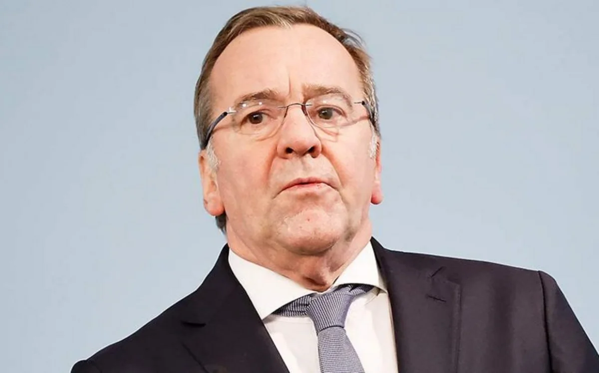 Глава Минобороны ФРГ выступил против заморозки конфликта в Украине