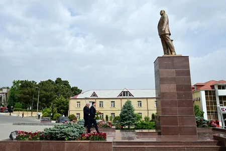 Mədəniyyət naziri Siyəzəndə vətəndaşların müraciətlərini dinləyib