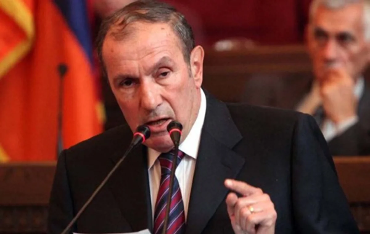 Levon Ter-Petrosyan və partiyası parlament seçkilərini boykot edib