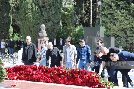 Ümummilli Lider Heydər Əliyevin xatirəsi anılır - FOTOREPORTAJ