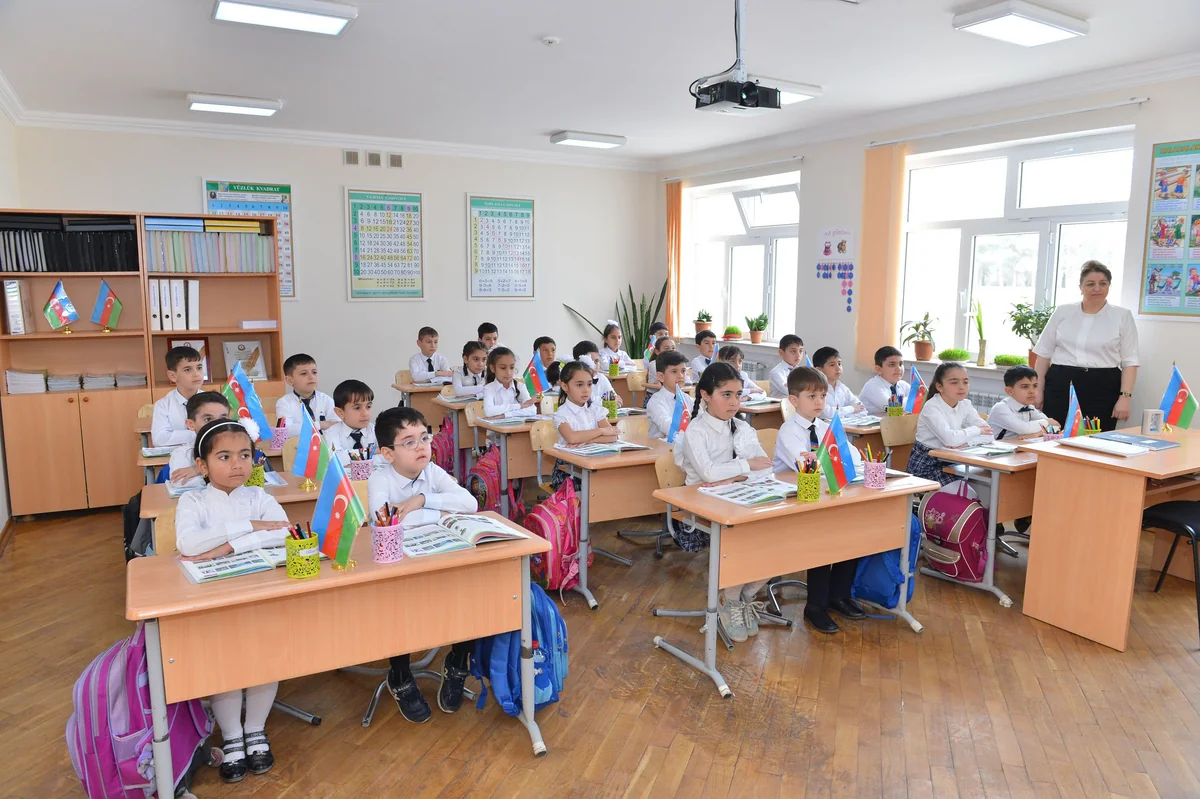 Azerbaijan extends term of classes suspension at schools