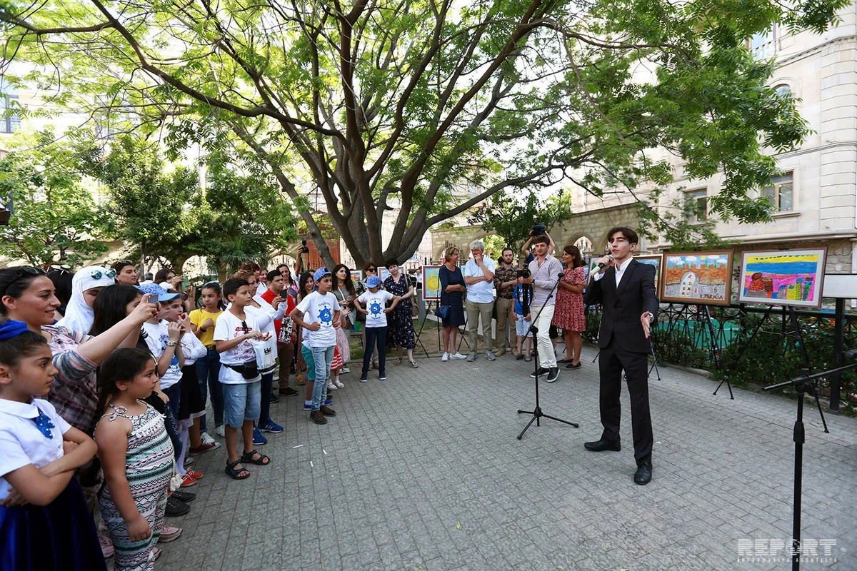 “İstedArt” mədəni-xeyriyyə layihəsinin 3-cü mövsümünün yekunu ilə bağlı sərgi keçirilib