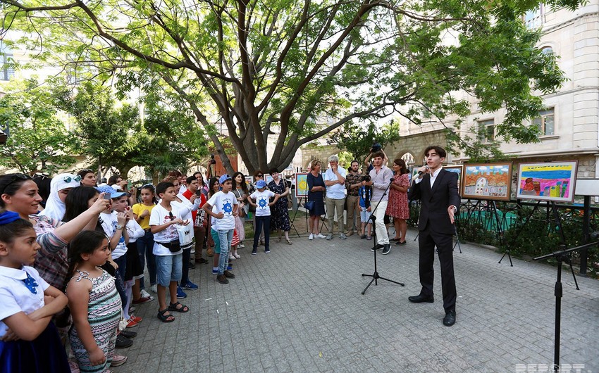 “İstedArt” mədəni-xeyriyyə layihəsinin 3-cü mövsümünün yekunu ilə bağlı sərgi keçirilib