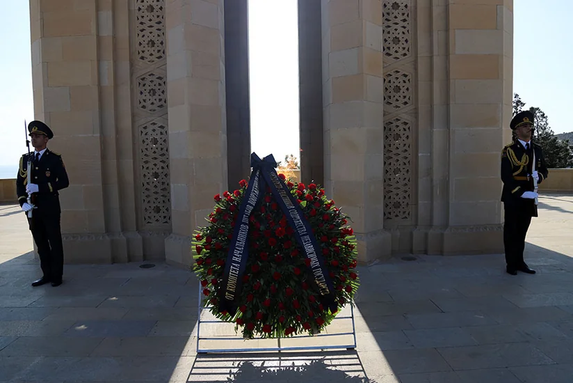 CIS military delegations visit Alley of Martyrs 