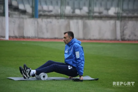 ​Azərbaycan millisi İsmət Qayıbov adına Bakıxanov qəsəbə stadionunda məşq edib - FOTO