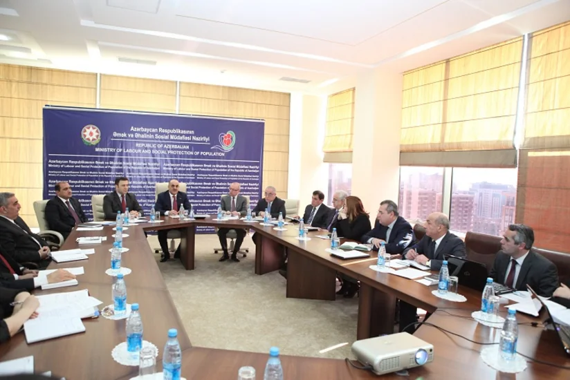 Səlim Müslümov manatın məzənnəsinin dəyişməsi ilə bağlı işçilərinə təcili tədqiqat aparmaları üçün tapşırıqlar verib