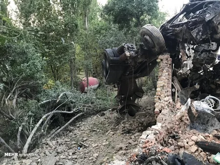 В Иране автомобиль врезался в забор посольства России, 1 человек погиб, 5 ранены - ФОТО