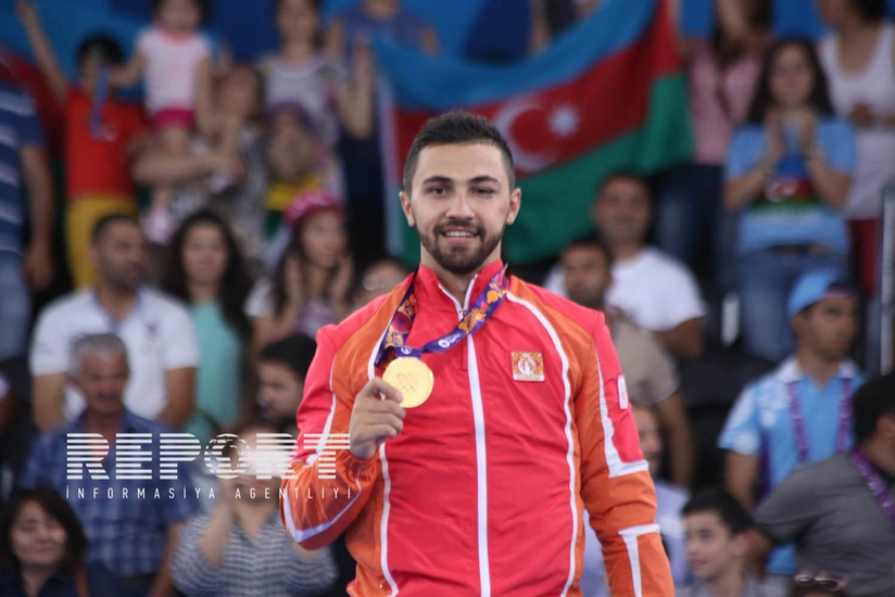 Ayxan Mamayev: Hər kəsin qarşısında baş əyirəm