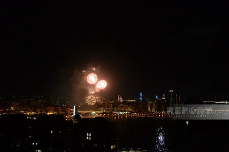 Bakıda Zəfər Günü ilə bağlı atəşfəşanlıq olub - YENİLƏNİB