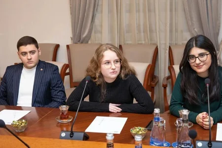 ‘’Azərbaycan Dəmir Yolları’’ QSC-də ADA Universitetinin 10 tələbəsinə sertifikatlar təqdim olunub