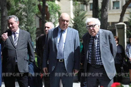 Xalq şairi Fikrət Qocanın abidəsinin açılışı olub