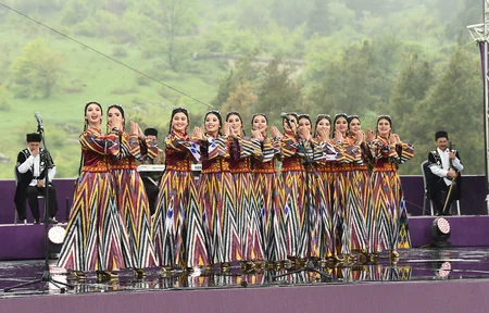 İlham Əliyev və Mehriban Əliyeva Şuşada Beynəlxalq Folklor Festivalının açılışında iştirak ediblər - YENİLƏNİB