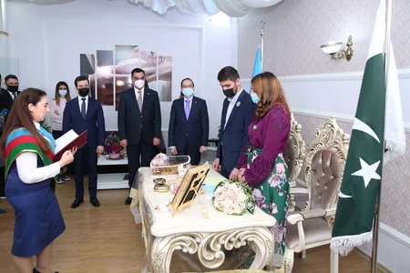 Azərbaycanlı gənc pakistanlı qızla evləndi